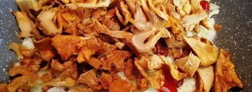 чечевица с лисичками и жареным адыгейским сыром. Шаг 8