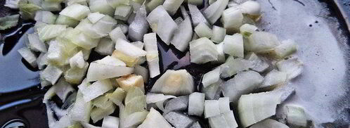 чечевица с пикантным луком и авокадо. Шаг 2