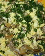 Картофель с грецким орехом, кинзой и чесноком