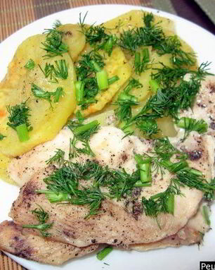 Картошка с куриными грудками в микроволновке