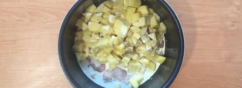 картошка с куриными окорочками в сливках в мультиварке. Шаг 2