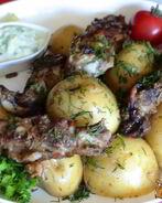 Картошка с ребрышками в имбирно-медовой глазури с соусом Цацики