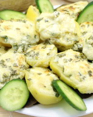 Печеный картофель в духовке