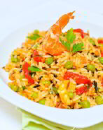 Рис с креветками и зеленым горошком