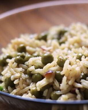 Рис с зеленым горошком и миндалем