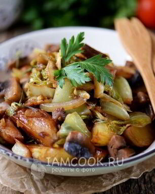 Жареная картошка с капустой на сковороде