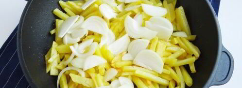 жареная картошка с солеными грибами. Шаг 11