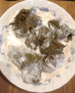 Долма с соусом на основе кефира