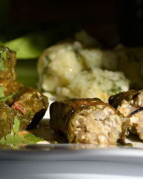 Зеленые голубцы с листьями мангольда, шпината и вкусом лета