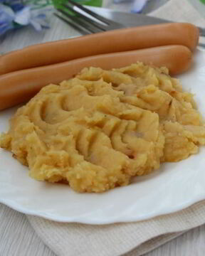 Горохово-картофельное пюре с жареным луком