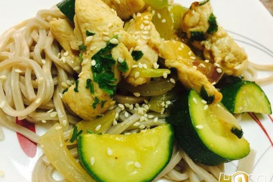 Рецепт гречневая лапша соба с курицей и овощами