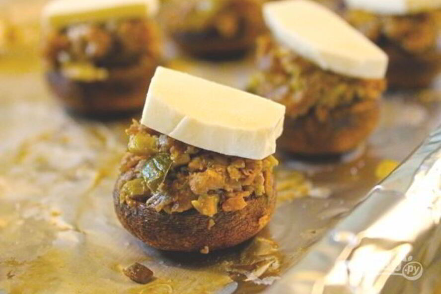 Рецепт фаршированные грибы с оливками и орехами