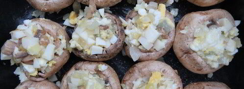 фаршированные шампиньоны под сметанным соусом. Шаг 6