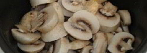 грибы со свининой в мультиварке. Шаг 4