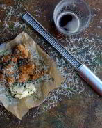 Хрустящие шампиньоны с соусом айоли и трюфельным маслом