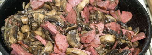 шампиньоны с колбасой. Шаг 3