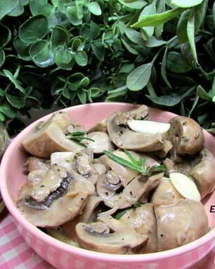 Шампиньоны с розмарином и чесноком