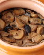 Шампиньоны в горшочках