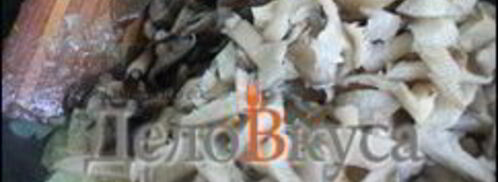 жареные грибы со сметаной — грибная начинка. Шаг 7