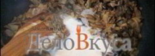 жареные грибы со сметаной — грибная начинка. Шаг 9