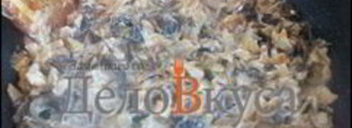 жареные грибы со сметаной — грибная начинка. Шаг 10