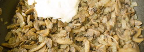 жареные шампиньоны со сметаной. Шаг 6