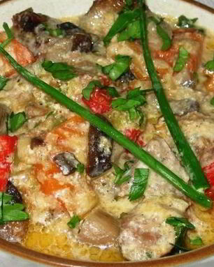 Гуляш из говядины с грибами