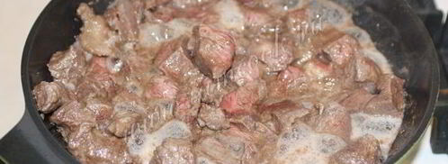 гуляш из говядины с подливкой. Шаг 3