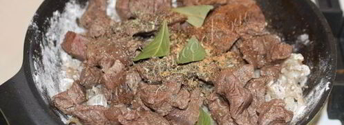 гуляш из говядины с подливкой. Шаг 7