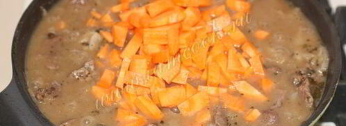 гуляш из говядины с подливкой. Шаг 10