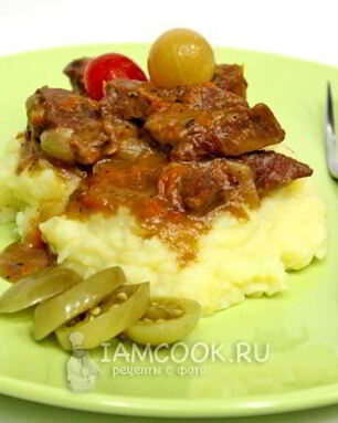 Гуляш из говядины в мультиварке