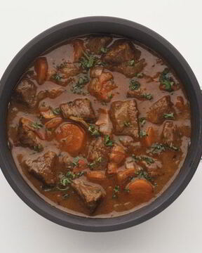 Гуляш из индейки с подливкой