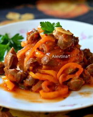 Гуляш из куриных желудков