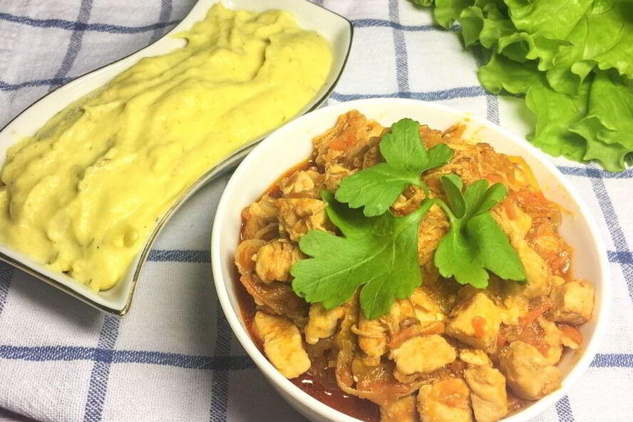 Рецепт гуляш из курицы с пюре из цветной капусты