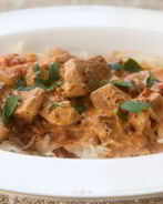 Гуляш из курицы со сметаной