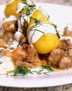 Гуляш из свинины с красным вином