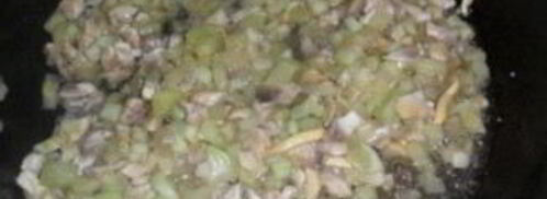 гуляш из тушенки. Шаг 3