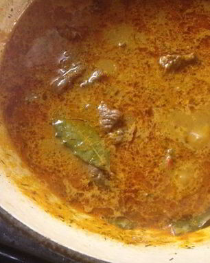 Гуляш с говядиной