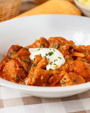 Свинина, тушенная с капустой a la гуляш