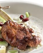 Баранья котлета с картофельным салатом и красной фасолью