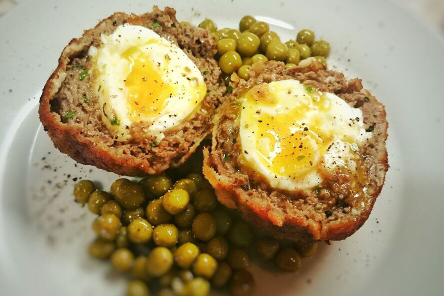 Рецепт говяжья котлета с яйцом всмятку