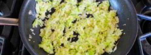 котлеты из лосося с луком. Шаг 3