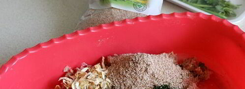 котлеты из семги с пшеничными отрубями и кинзой. Шаг 2