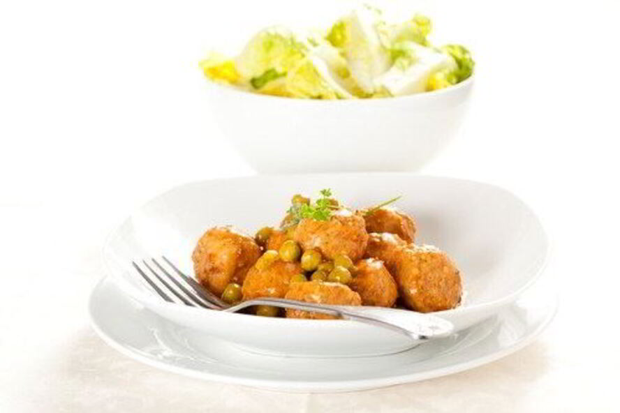 Рецепт куриные котлетки в винном соусе с грибами и горошком