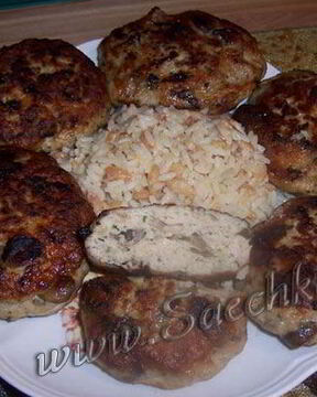 Куриные котлеты и рис с орцо на гарнир