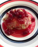 Манные котлеты под клюквенным соусом