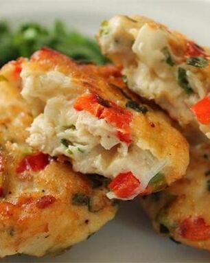 Нежные куриные котлетки с овощами