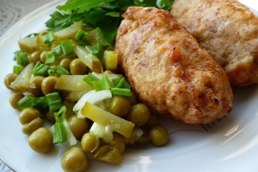 Рецепт отбивная котлета с начинкой из омлетных блинчиков и козьего сыра