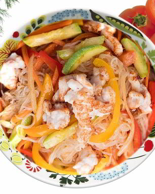 Крахмальная лапша с куриным филе и цукини