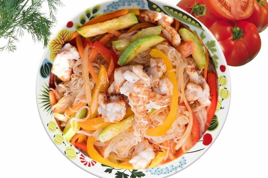 Рецепт крахмальная лапша с куриным филе и цукини